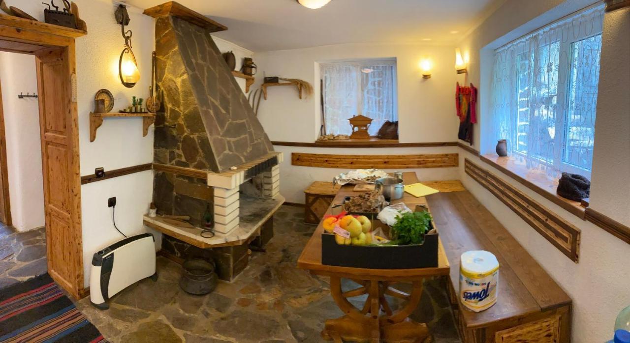 Къща Дьовлень/House Dyovlen Hotel เดวิน ภายนอก รูปภาพ